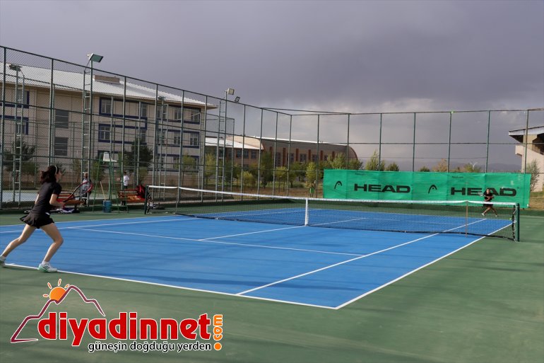 katılımıyla başladı sporcunun 23 137 Turnuvası Tenis Ağrı Dağı ilden 10