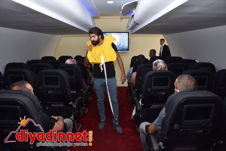 öğreniyorlar AĞRI uygulamalı uçak Kabin hizmetlerini - sınıfta 4