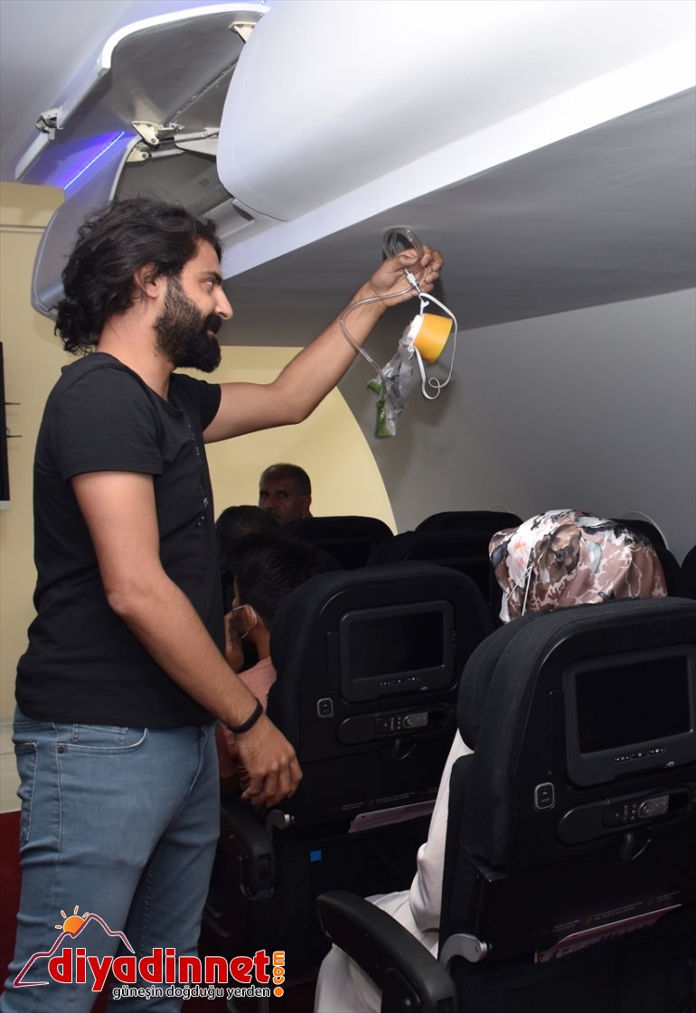 Kabin hizmetlerini - uçak öğreniyorlar uygulamalı AĞRI sınıfta 5