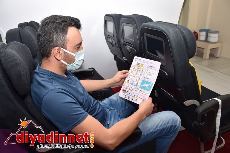 - uygulamalı uçak sınıfta AĞRI Kabin hizmetlerini öğreniyorlar 7