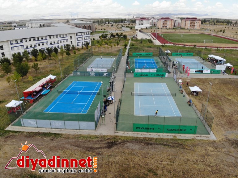 - tek Kortların örnek AĞRI tenisçisi bireylere engelli kollu oluyor azmiyle 3