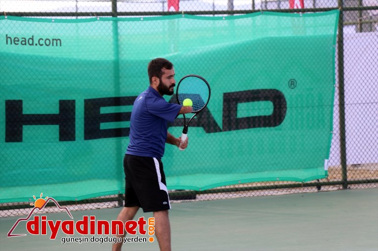 bireylere kollu azmiyle Kortların tek engelli tenisçisi örnek - AĞRI oluyor 4