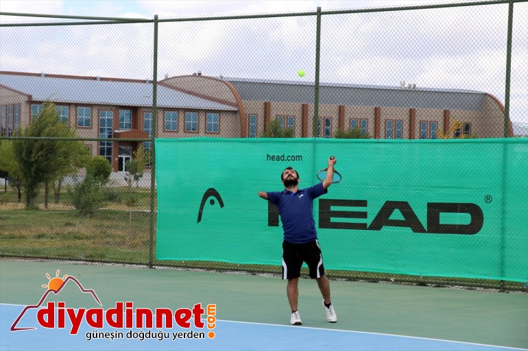 oluyor tenisçisi Kortların örnek kollu engelli azmiyle - tek bireylere AĞRI 5