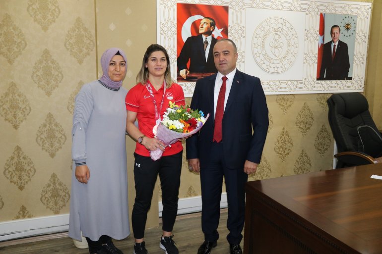 ağrılı zeynep çelik2