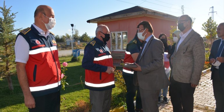 AK Parti Van İl başkanı Türkmenoğlu, itfaiyecilerle bir araya geldi