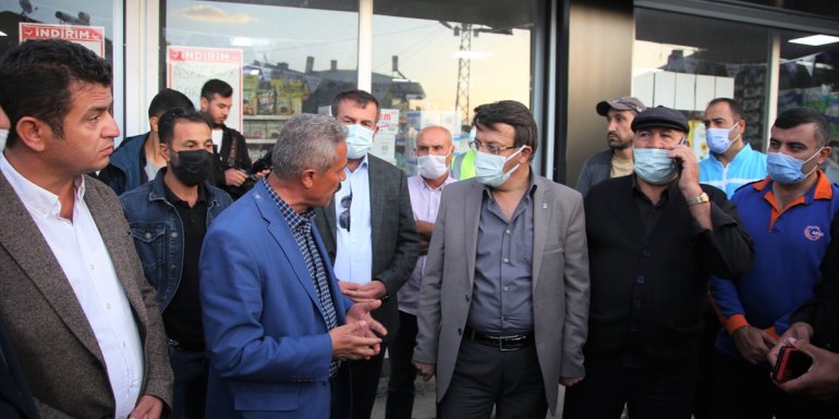 AK Parti Van İl Başkanlığı heyeti taşkından etkilenen mahalleyi ziyaret etti