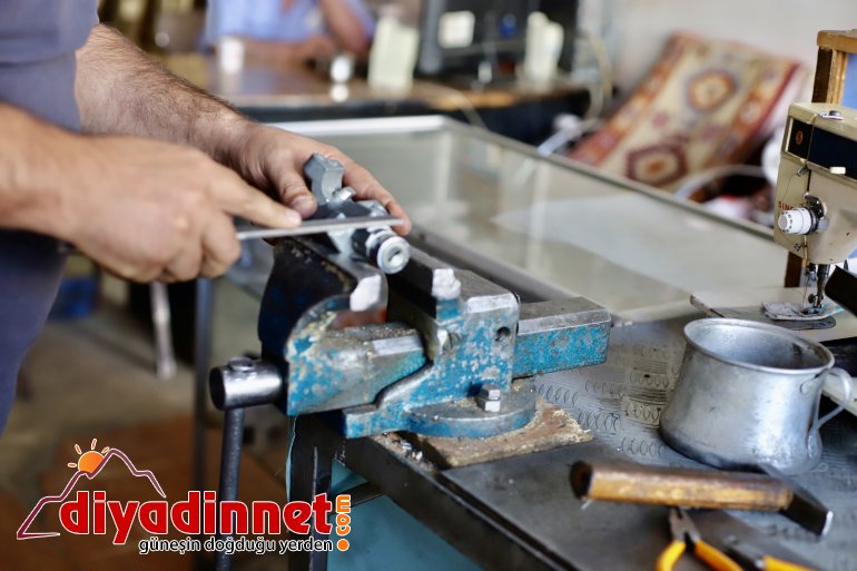 Asırlık baba mesleğini anlatırken gözyaşlarına boğuldu11