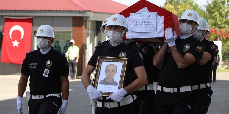Bingöl'de evinde bıçakla yaralanan polis hayatını kaybetti