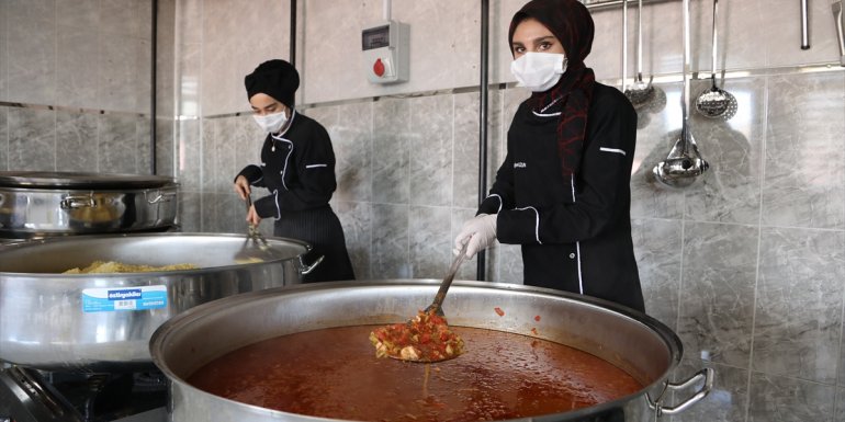 Taşımalı eğitim gören öğrencilerin yemeği meslek liselerinden