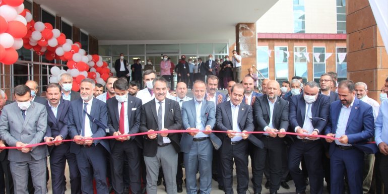 Bitlis'te 100 yataklı devlet hastanesi hizmete açıldı