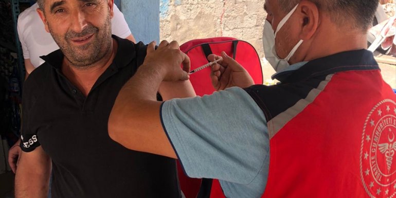 Bitlis'te sağlık ekipleri aşılama çalışmalarını sürdürüyor