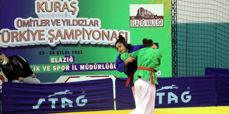 ELAZIĞ - Ümitler ve Yıldızlar Türkiye Kuraş Şampiyonası yapıldı1