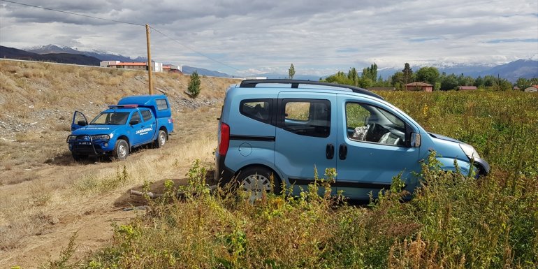 Kızlarını üniversiteye kayda götüren aile trafik kazasında yaralandı