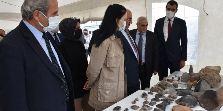 Erzurum'daki Pulur Höyük kazılarında ortaya çıkarılan eserler sergilendi