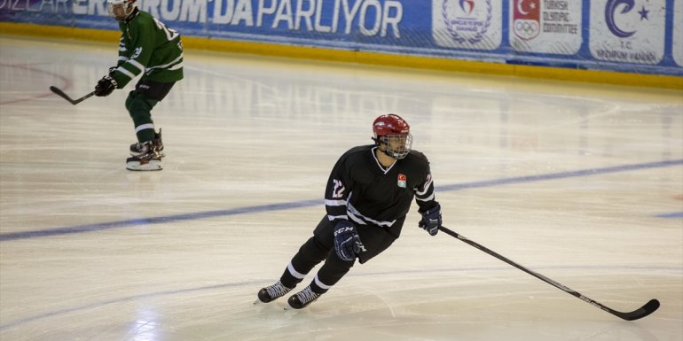 Türkiye'de buz hokeyini geliştirmeyi hedefliyor