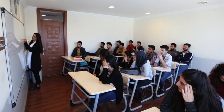 Görevlendirme yapılan Van Büyükşehir Belediyesinin kurslarına katılan öğrenciler üniversiteli oldu
