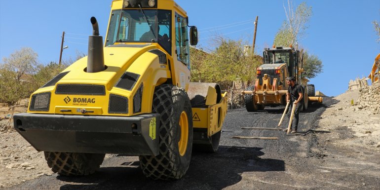 Gürpınar'da asfalt çalışması