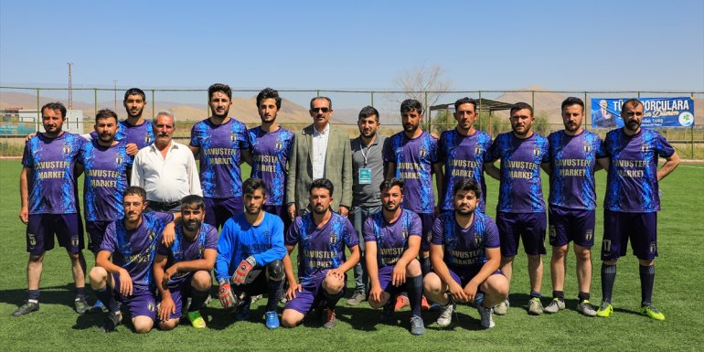 Gürpınar'da mahalleler arası futbol turnuvası başladı
