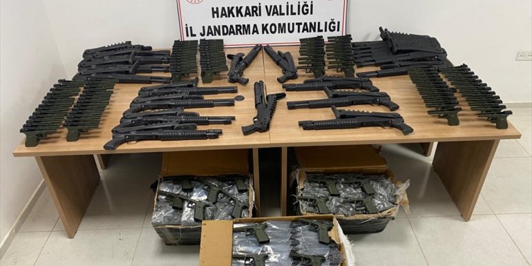 Hakkari'de 22 av tüfeği ve 380 tabanca gövdesi ele geçirildi