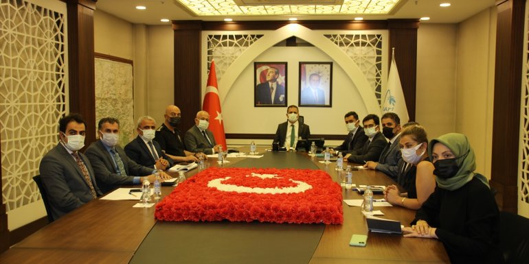 HAKKARİ - Öğrencilerin kalacağı yurtlarla ilgili toplantı yapıldı1