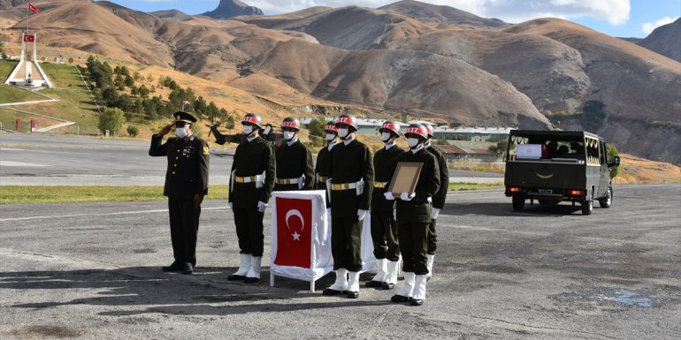 HAKKARİ - Şehit Piyade Uzman Çavuş Faruk Eser için tören düzenlendi1