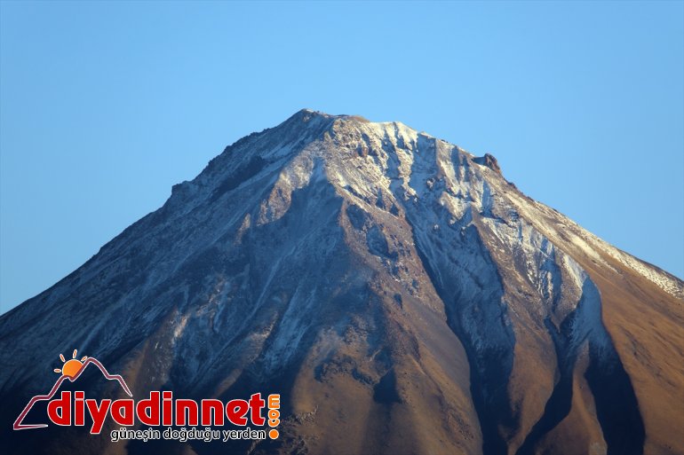 - yeniden karla kaplandı Dağı