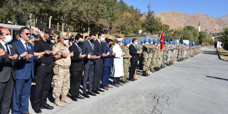Irak'ın kuzeyinde şehit olan Uzman Çavuş Solak için Hakkari'de tören düzenlendi
