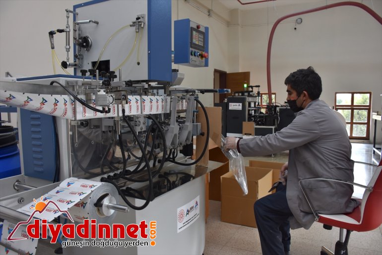 İstihdam edilen engelliler üretimdeki başarıyla taleplere yetişmeye çalışıyor4