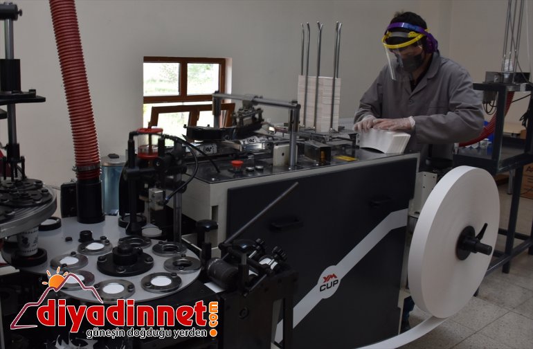 İstihdam edilen engelliler üretimdeki başarıyla taleplere yetişmeye çalışıyor8