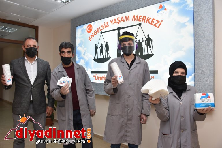 İstihdam edilen engelliler üretimdeki başarıyla taleplere yetişmeye çalışıyor9