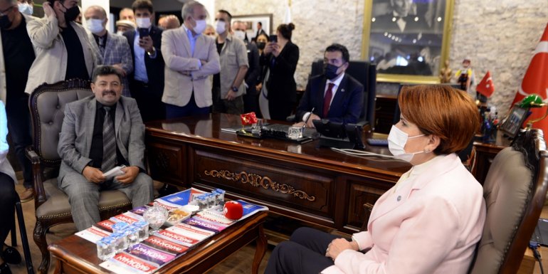 İYİ Parti Genel Başkanı Meral Akşener Ardahan Belediyesini ziyaret etti
