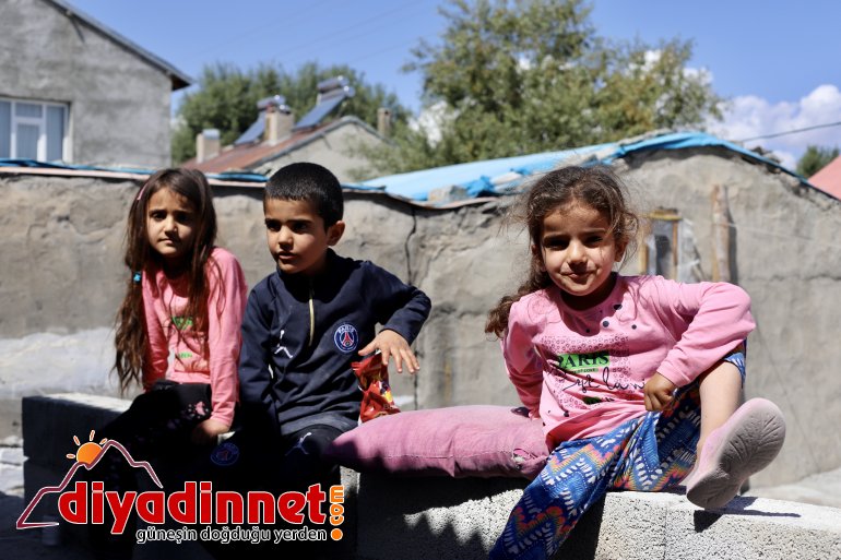 Kanserden eşini kaybeden baba, 3 çocuğuna hem annelik hem babalık yapıyor1