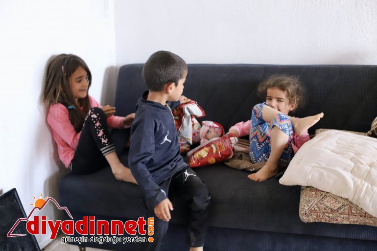 Kanserden eşini kaybeden baba, 3 çocuğuna hem annelik hem babalık yapıyor2