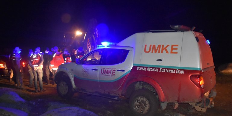 Kars'ta kar nedeniyle yaylada mahsur kalan karı koca kurtarıldı