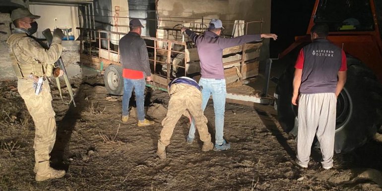 Kars'ta süt tankerini çalmaya çalıştıkları iddiasıyla 3 zanlı yakalandı