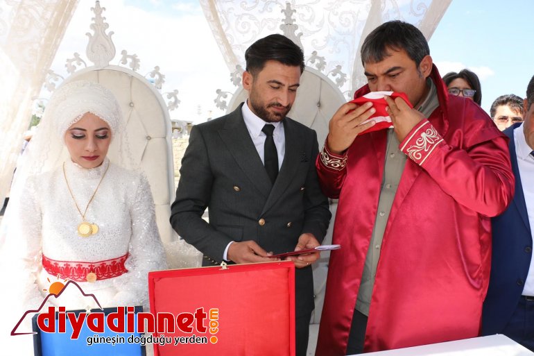 Kaymakam Balcı genç çifti mutlu gününde yalnız bırakmadı3