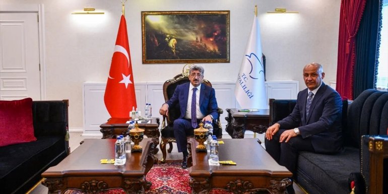 Malazgirt Belediye Başkanı Altın, Van Valisi Bilmez'i ziyaret etti