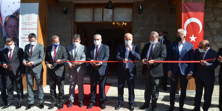 Muş'ta tarihi okul binası Muş Müzesi olarak hizmete açıldı