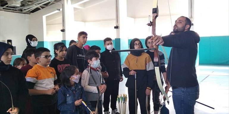 Paralimpik Okçuluk Milli Takımı Antrenörü Hancı, Erzurum'da genç okçularla bir araya geldi
