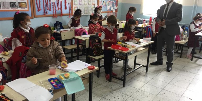 Sarıkamış'taki okullarda Kovid-19 denetimi yapıldı