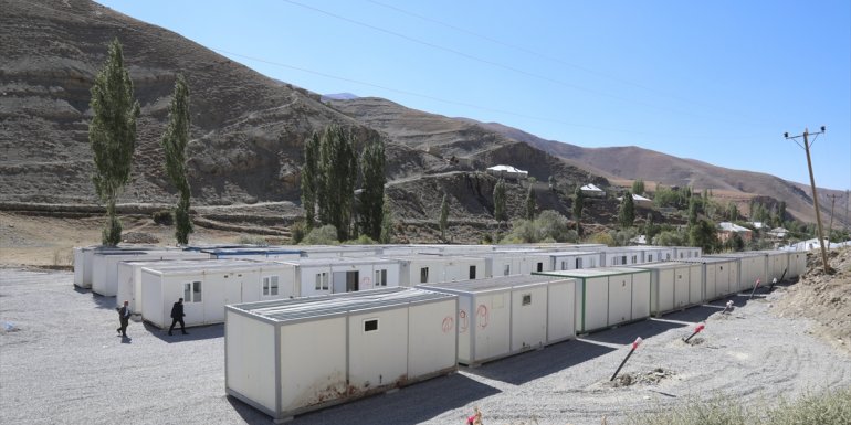 VAN - Selden etkilenen mahalleye konteyner kent kuruldu1