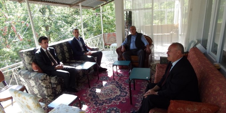 Adilcevaz Kaymakamı İsmail Demir gazileri ziyaret etti