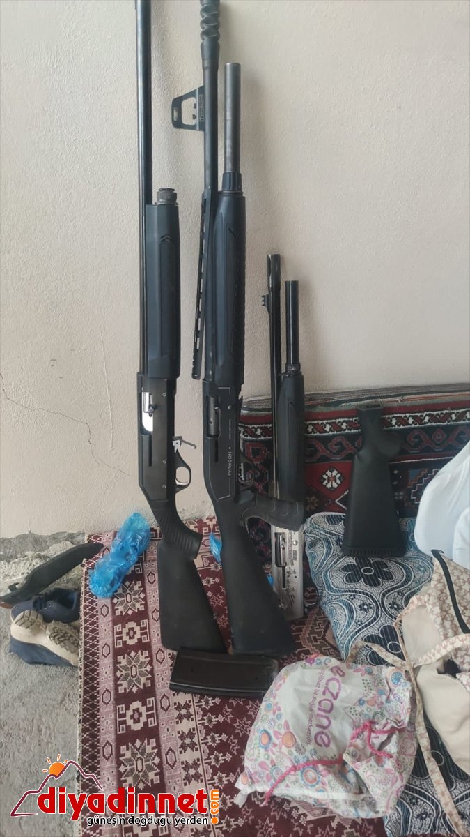 geçirilen alındı gözaltına 2 evlerinde ruhsatsız tabanca kişi ele Ağrı