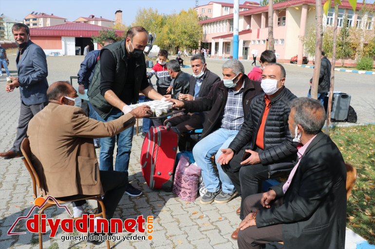 ikramlarla gelen AĞRI - Kayıt için yurtlara öğrenciler karşılandı 10