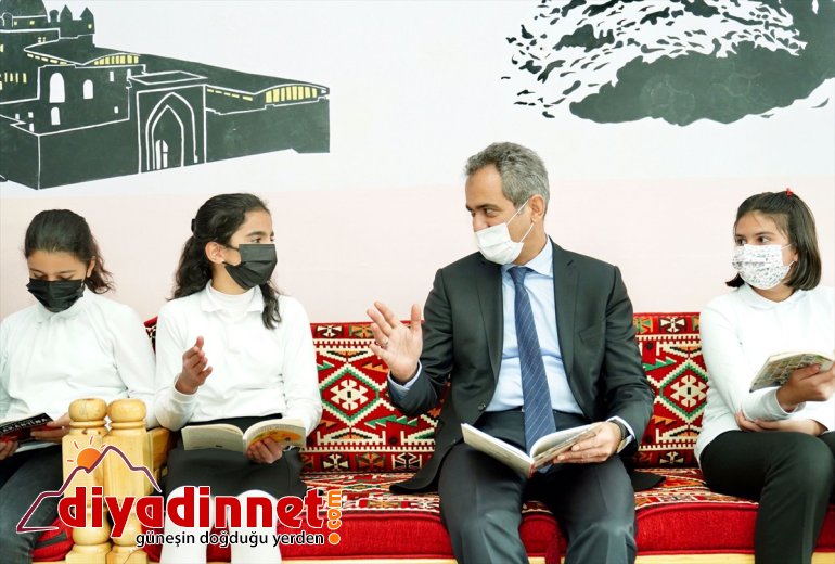 Eğitim Bakanı Mahmut buluştu Milli Özer, öğrencilerle AĞRI - 12