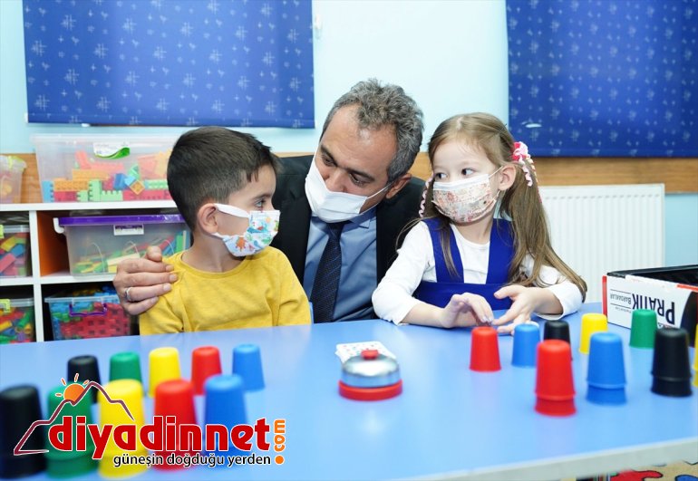 Mahmut AĞRI Milli öğrencilerle Bakanı - Özer, Eğitim buluştu 13