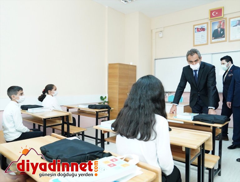 - Bakanı Milli buluştu öğrencilerle Özer, AĞRI Mahmut Eğitim 9