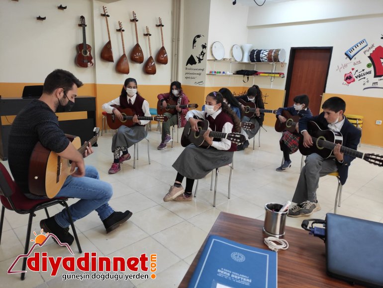 Ağrı öğretmen ve öğrencilere yönelik zeka oyunları ve sanat projeleri5