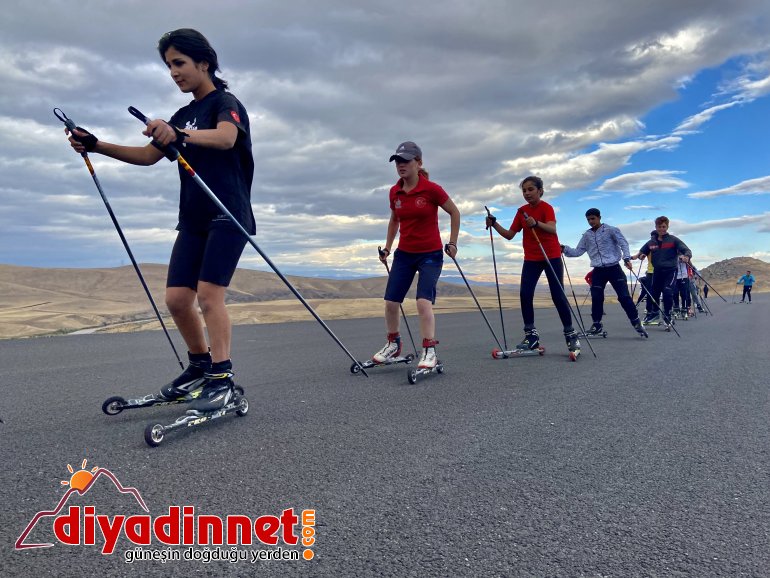 Ağrılı kayaklı koşu sporcuları1