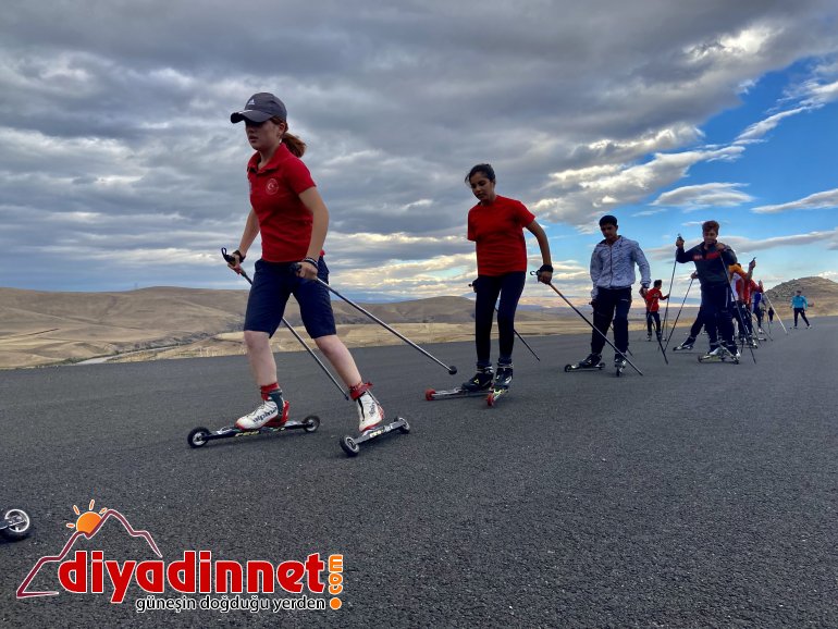 Ağrılı kayaklı koşu sporcuları1